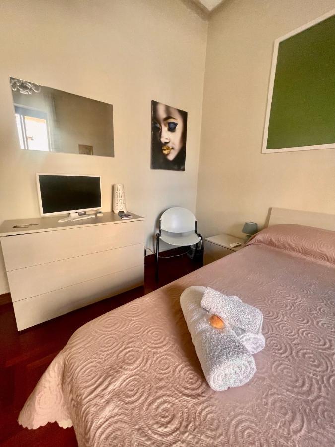 Apartament Dimora Di Maury A Due Passi Dai Trasporti E Da Ballaro Palermo Eksteriør billede