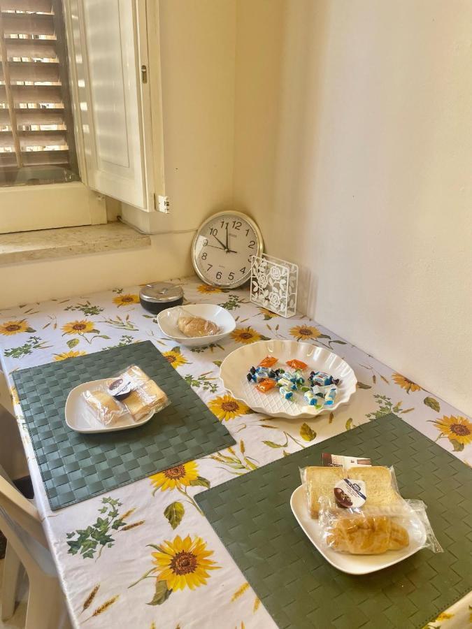 Apartament Dimora Di Maury A Due Passi Dai Trasporti E Da Ballaro Palermo Eksteriør billede