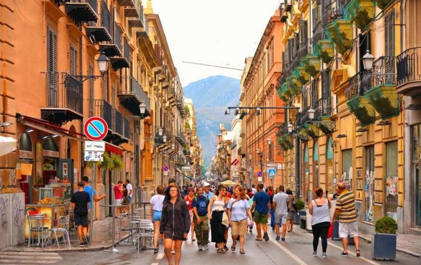 Apartament Dimora Di Maury A Due Passi Dai Trasporti E Da Ballaro Palermo Eksteriør billede